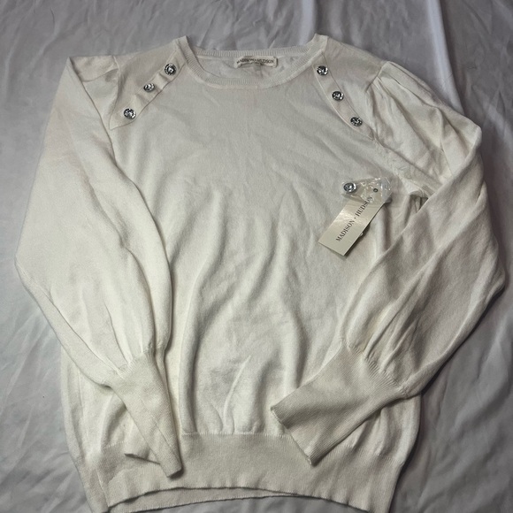 Elegant White Sweater with Button Accents - Picture 2 of 4